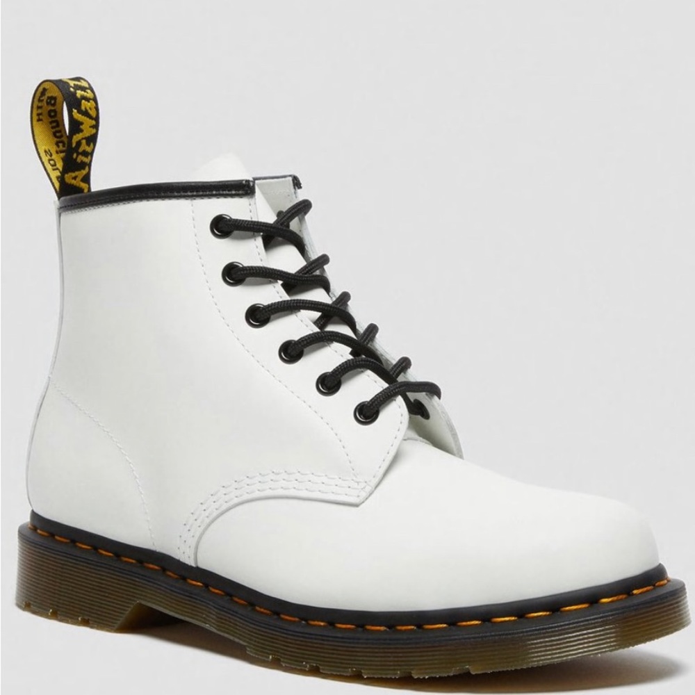 DR. MARTENS 101 YELLOW STITCH SMOOTH LEATHER ANKLE BOOTS - WOMENS - NWT
